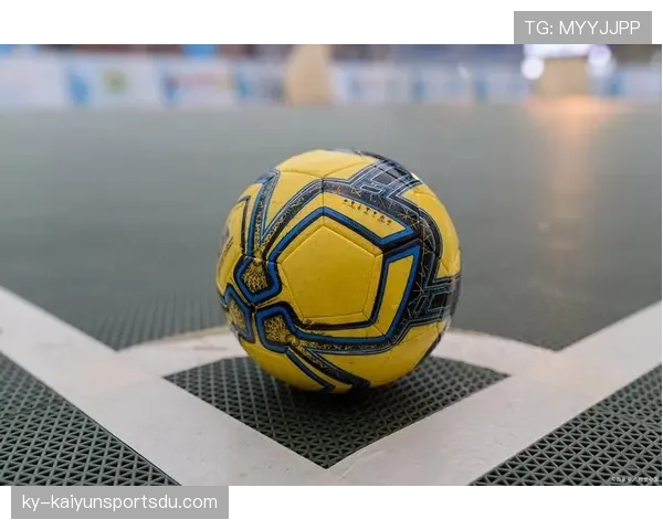 底线规则拆解：球出底线到底怎么判？角球、球门球如何区分？